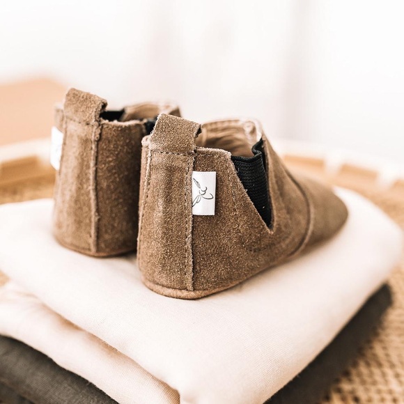 Brown Suede Chelsea Baby Boots Size 4 - Picture 3 of 11